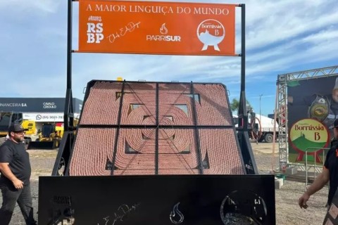 Estrela busca recorde mundial da maior linguiça alemã
