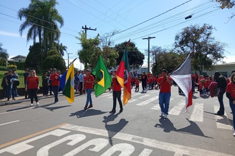 Mais de 4 mil pessoas participam do Desfile Cívico em Bom Retiro do Sul