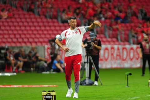 Inter de Pezzolano aposta em mudanças constantes e colhe resultados no Brasileirão