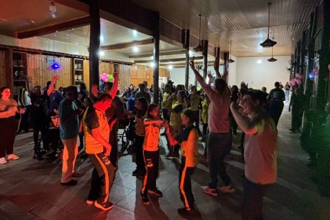 Balada da Inclusão agita usuários atendidos pelas Apaes do Vale do Taquari