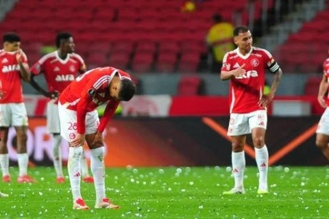 Inter vive turbulência dentro e fora de campo antes do duelo com o Fortaleza