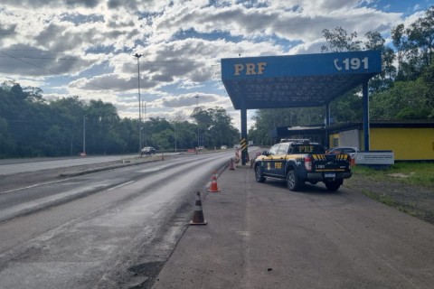 PRF flagra carro com 54 multas vencidas somando R$ 34 mil em débitos