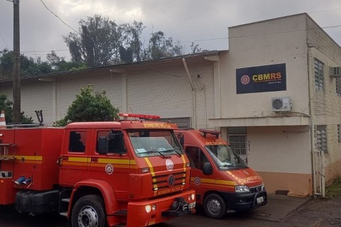 Gerador de energia, motor de barco e outras ferramentas são furtadas de pavilhão utilizado pelos bombeiros em Arroio do Meio