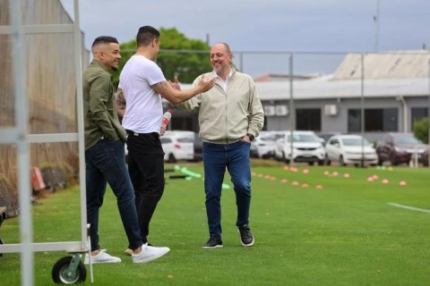 Barcellos admite problemas, mas adia mudanças para depois do Brasileiro