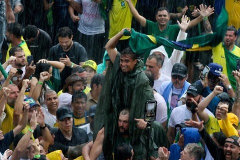 Petistas acionam PGR contra Nikolas após raios terem ferido dezenas de pessoas em ato
