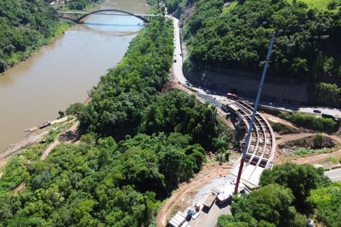 Obras dos viadutos na BR-470 entram em nova etapa após retomada em janeiro