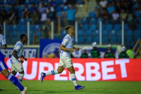 Grêmio goleia o Confiança e garante vaga nas oitavas de final da Copa do Brasil
