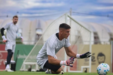 Possível perda de espaço de Rochet no Uruguai liga alerta no Inter