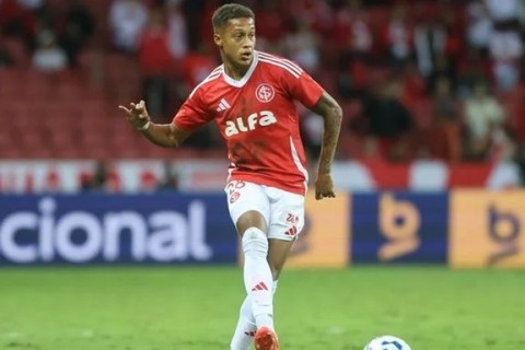 Inter anuncia renovação de contrato com o atacante Vitinho