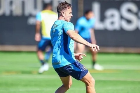 Arthur treina antes da reapresentação do elenco do Grêmio