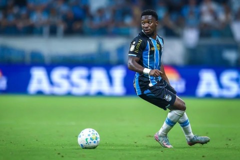 Grêmio é notificado por dívida em relação a Amuzu