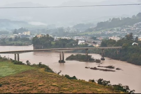 Taquari deve subir até a cota de atenção, sem risco de cheia