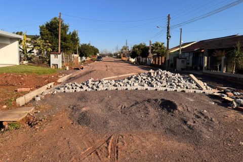 Teutônia avança em pavimentações com novos trechos de piso intertravado de concreto