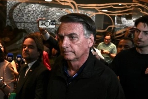 Moraes decreta prisão domiciliar de Jair Bolsonaro