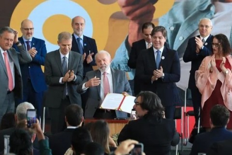 Lula assina decreto da TV 3.0; novo sistema deve começar em 2026