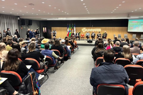 Presidente da Assembleia Legislativa, Pepe Vargas, apresentou o Pacto RS 25 em Lajeado nesta segunda-feira