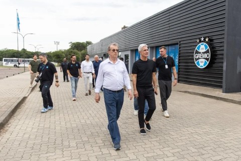 Luís Castro e nova direção do Grêmio terão desafio pela frente
