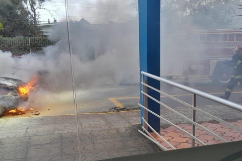 Incêndio em veículo mobiliza Corpo de Bombeiros em Teutônia
