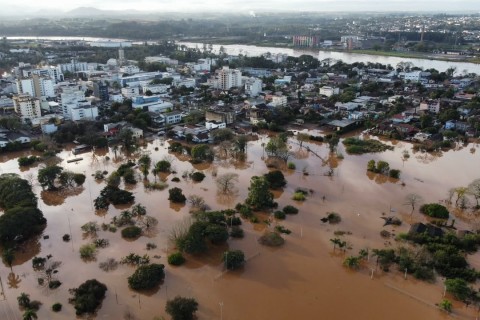 Rio recua e começa mobilização por limpeza em cidades do Vale