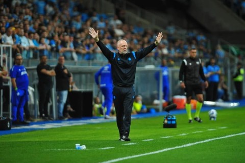 Mano deixa discussão sobre permanência no Grêmio para depois do Brasileirão: “Quando for a hora”