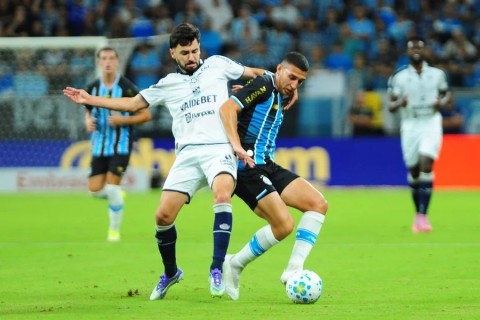 Grêmio amarga empate sem gols com o Remo