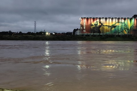 Rio Taquari estabiliza e começa a baixar