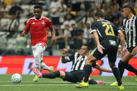 Inter perde para o Atlético-MG e segue afundado na zona de rebaixamento