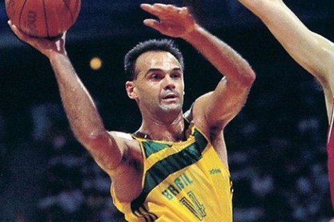Morre Oscar Schmidt, lenda do basquete brasileiro, aos 68 anos