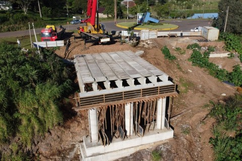 A quatro meses do prazo, obra paralisada preocupa