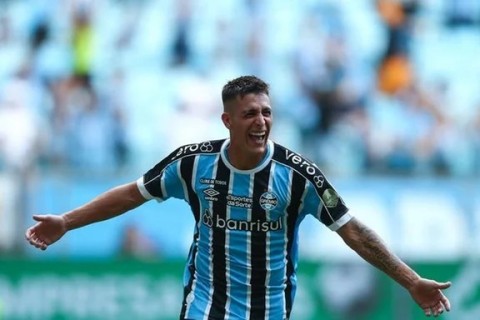 Pavon entra na mira do Racing, e direção do Grêmio aguarda por proposta