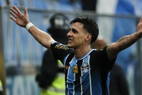 Grêmio vence o São Paulo de virada e escapa do Z4