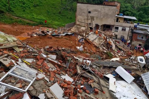 Eduardo Leite manifesta solidariedade e oferece apoio da Defesa Civil do RS a Minas Gerais