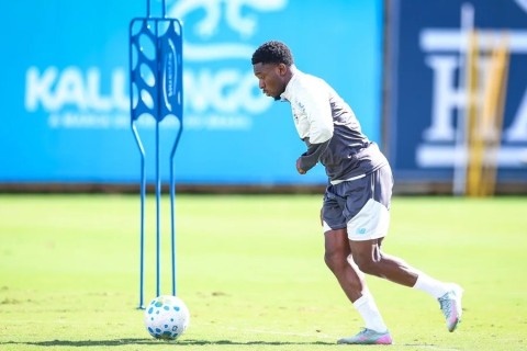 Treino do Grêmio conta com o retorno de atacante