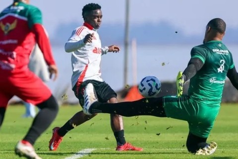 Retorno de lesionados anima comissão técnica e dá novas alternativas para o Inter