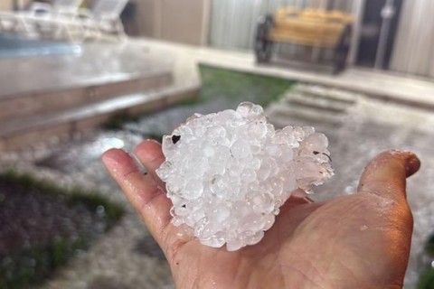 Forte queda de granizo causa estragos em Santana do Livramento