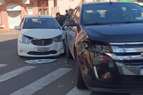 Dois acidentes na mesma esquina causam transtorno no trânsito de Lajeado