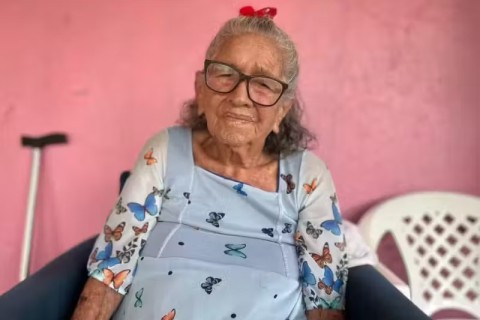 Idosa de 101 anos consegue se aposentar após 4 décadas e começa a receber