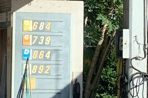 PRF fiscaliza preços abusivos e irregularidades na venda de combustíveis