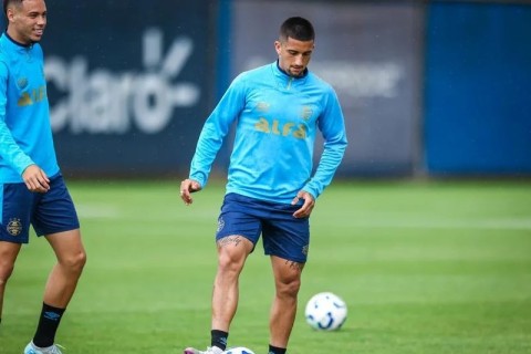 Mano evita polêmica no Grêmio após nova entrevista de Cristian Olivera: “Já pediu desculpa pela terceira vez”