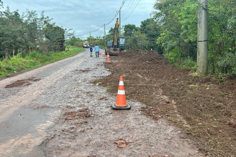 Máquinas iniciam trabalho na ERS-129 entre Roca Sales e Colinas