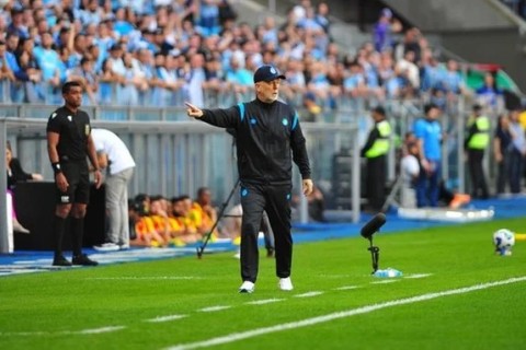 Grêmio tem dificuldade para tomar a iniciativa do jogo