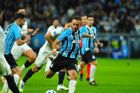 Grêmio luta, mas esbarra em limitações e é eliminado pelo Alianza Lima