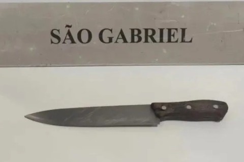 Jovem de 15 anos é apreendido com facão no entorno de escola em São Gabriel