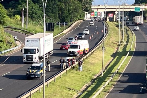 Colisão envolvendo três veículos deixa uma das faixas da BR-386 interditada em Lajeado