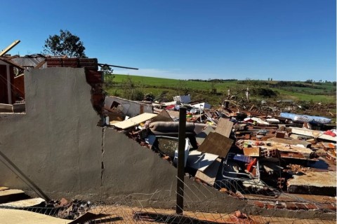 Pelo menos 36 casas ficaram destruídas após tornado no Noroeste do RS