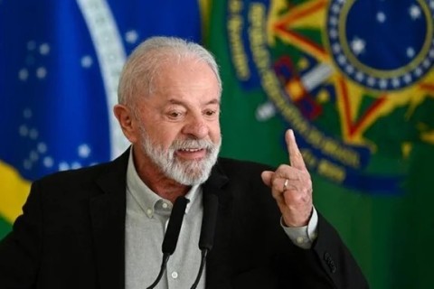 Lula chama Bolsonaro de “frouxo” e diz que não vai pedir Pix