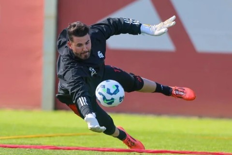 Ivan Quaresma se prepara para ganhar sequência no gol do Inter