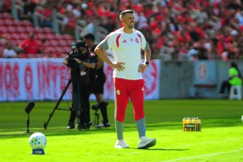 Pezzolano sobre a campanha do Inter no Beira-Rio: “É inexplicável”